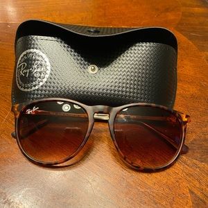 Woman’s Sunglasses